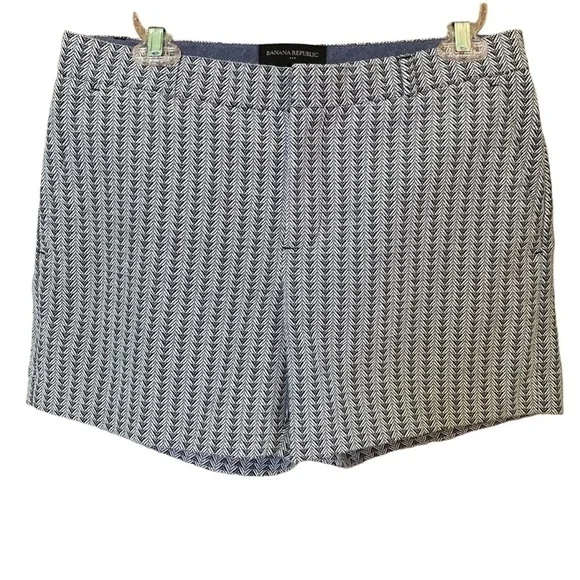 Banana Republic 5" Tailored Black & White Chevron Patterned Shorts (Size 4) - Picture 1 of 12